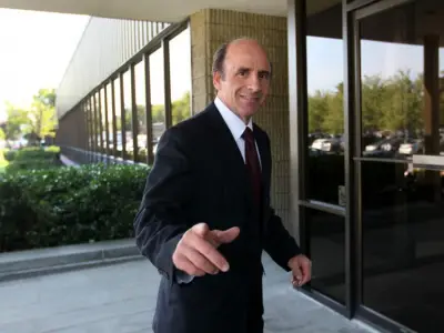 Ex-Market Basket CEO Arthur T. Demoulas demands his job back in new court filing