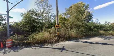 Sanitation crew finds human remains in tarp near Queens park, police investigating