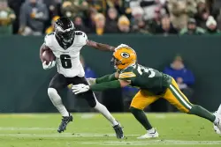 Eagles vs. Packers instant observations: Jalen Hurts-DeVonta Smith connection comes through again