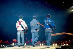Extra Extra: The Jonas Brothers can't stop bringing out the band that sang that song