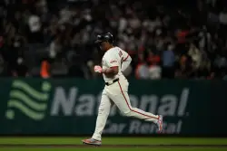 Devers slugs first Splash Hit, SF Giants avoid sweep against Cardinals