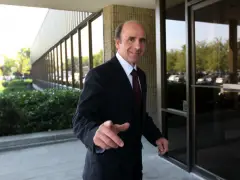 Ex-Market Basket CEO Arthur T. Demoulas demands his job back in new court filing