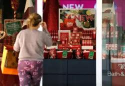 Early Addition: Grand Central passageway now smells like a Bath & Body Works