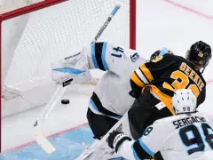 Geekie scores twice and Bruins open 5-game homestand with 4-1 victory over Mammoth