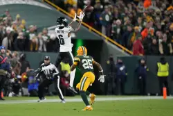 Handing out 10 awards from the Eagles-Packers game